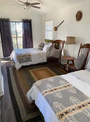 3 bedrooms, iron/ironing board, free WiFi, bed sheets - Green Dacha- Hill Country Lake Access/SUP Rental (Spicewood)