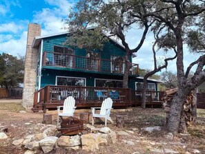 Property grounds - Green Dacha- Hill Country Lake Access/SUP Rental (Spicewood)