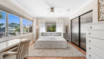 3 bedrooms, desk, iron/ironing board, travel crib