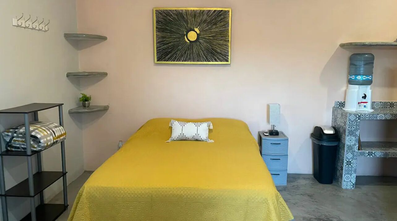 1 habitación, tabla de planchar con plancha, wifi y ropa de cama 