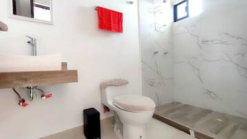 Towels, soap, shampoo, toilet paper