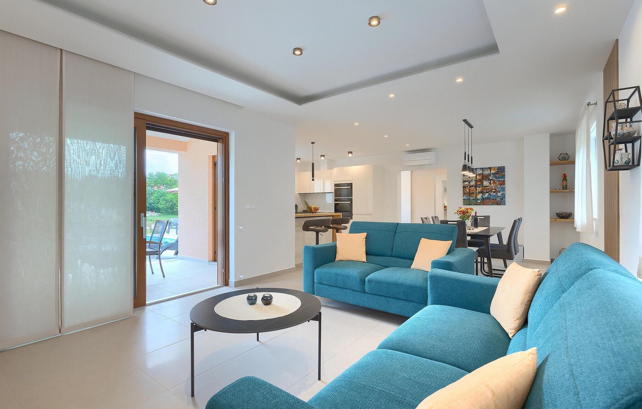 电视、DVD 播放器、桌上足球