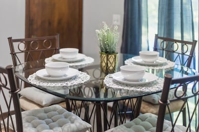 Vibrant Home Near Beaumont Troy, Henry Ford Hospital & GM