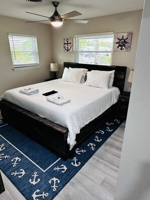 2 bedrooms, desk, iron/ironing board, free WiFi - Jensen Beach Nautical Bliss Hideaway (Jensen Beach)