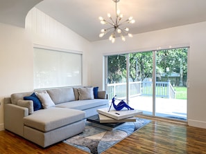 Living area - Villa Modern Brand-New 3Bedrooms 2Bathrooms (Miami)