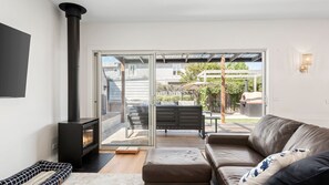 Smart TV, fireplace - Coastal Cottage - Queenscliff (Queenscliff)