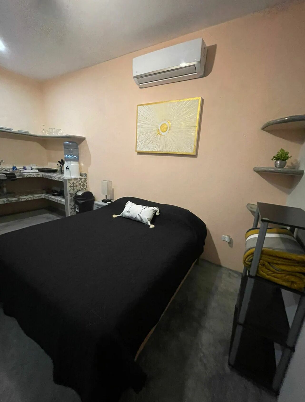 1 slaapkamer, een strijkplank/strijkijzer, wifi, beddengoed