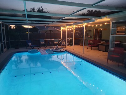 New Listing! Recently renovated home in Clearwater 6 miles from beach with pool 
