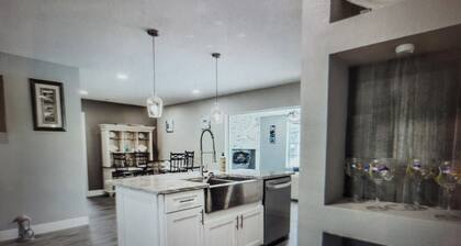 New Listing! Recently renovated home in Clearwater 6 miles from beach with pool