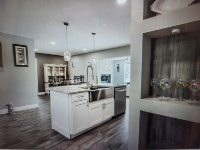 New Listing! Recently renovated home in Clearwater 6 miles from beach with pool