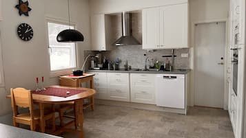 Batterie de cuisine, vaisselle et ustensiles