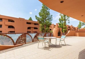 Outdoor dining - CASA LUNA - Anasazi Village - Stunning full golf course views (Phoenix, Arizona)