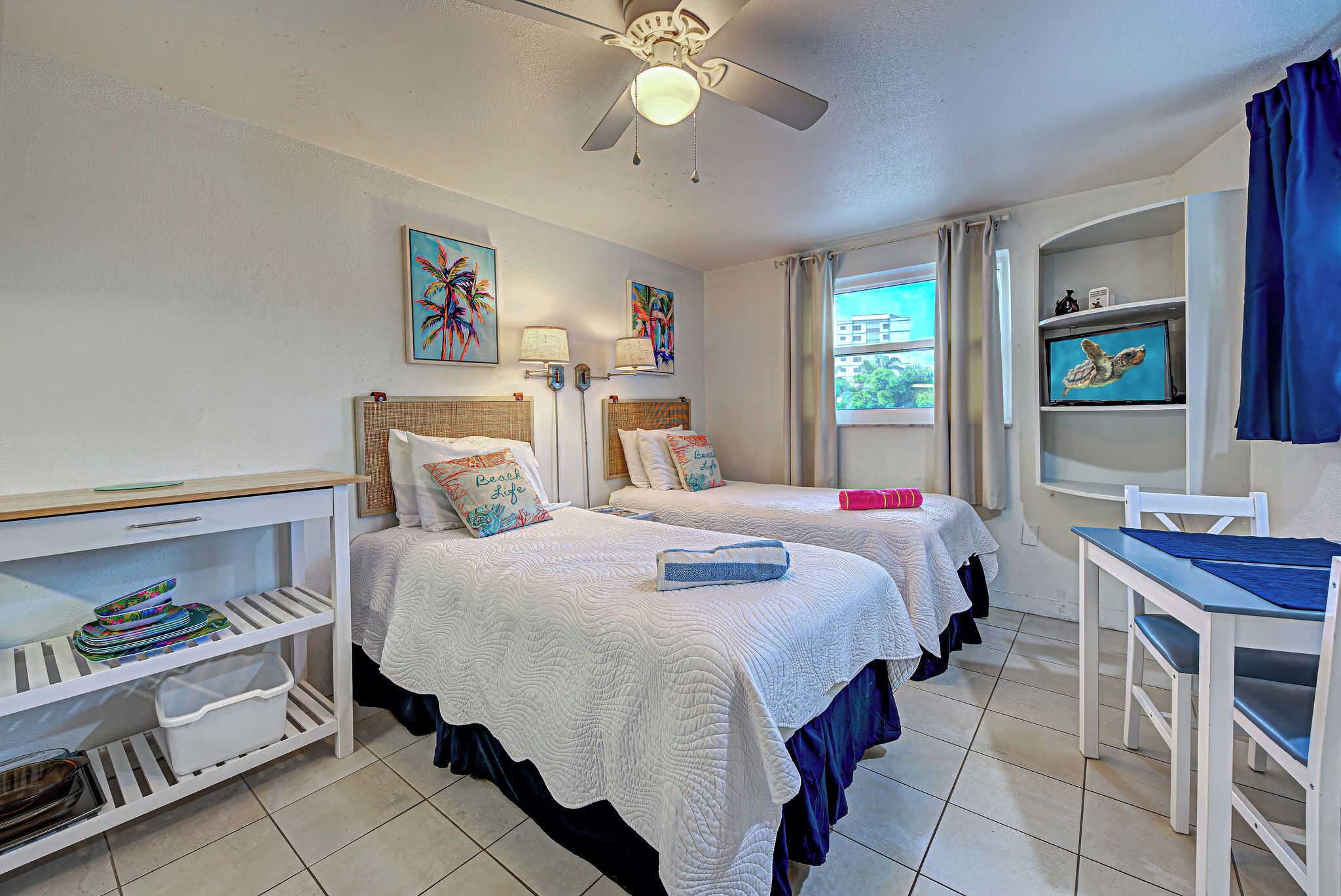 Escrivaninha, ferros/tábuas de passar roupa, Wi-Fi de cortesia