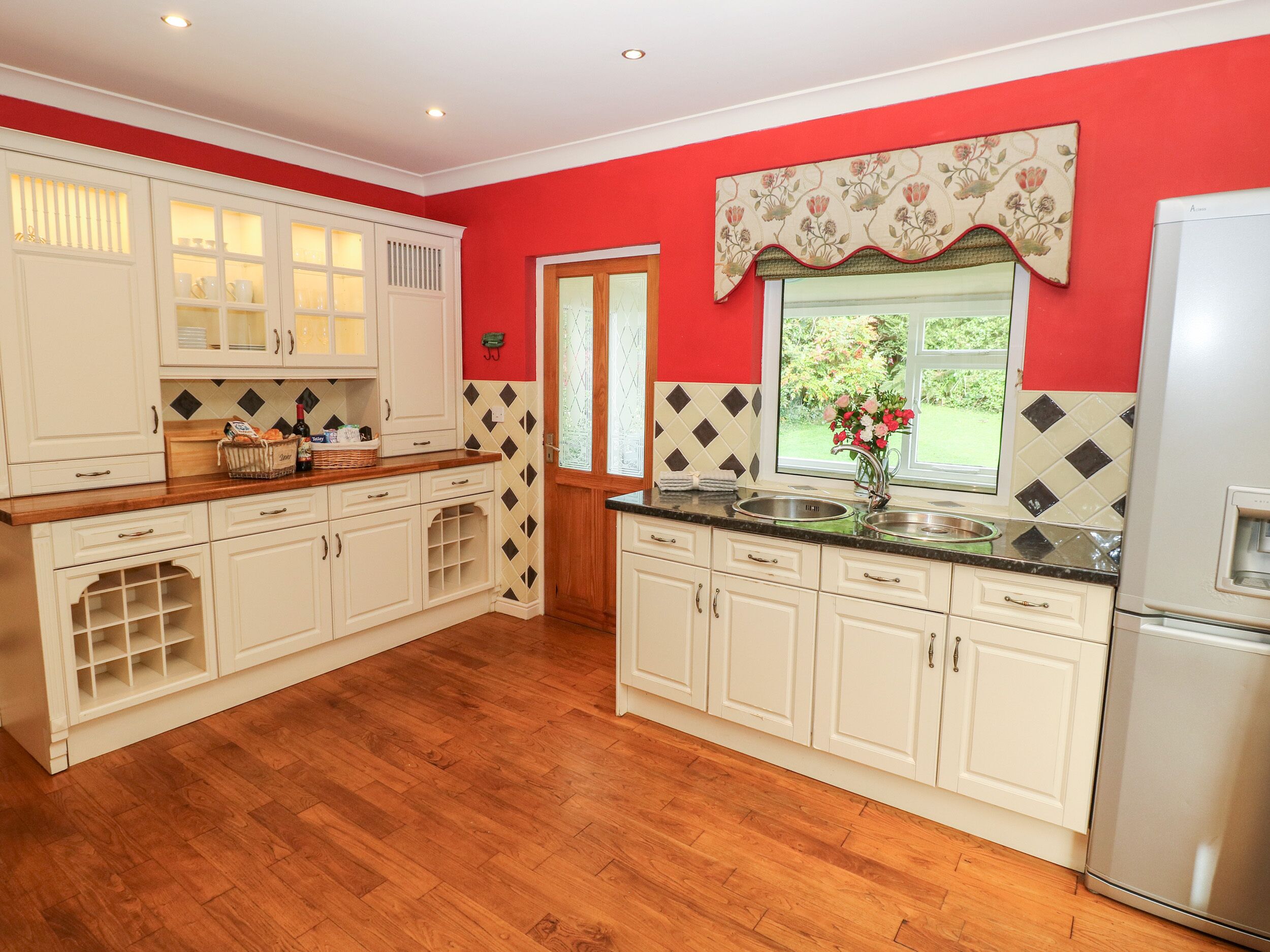 PEN Y DAITH, pet friendly, character holiday cottage in Saundersfoot