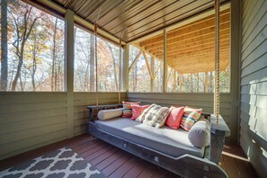 Property grounds - 5 Mi to Sapphire Valley Skiing: Serene Family Home (Sapphire)