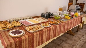 A buffet table with various food items and a coffee station. - Aspen Ski Hotel (San Carlos de Bariloche)