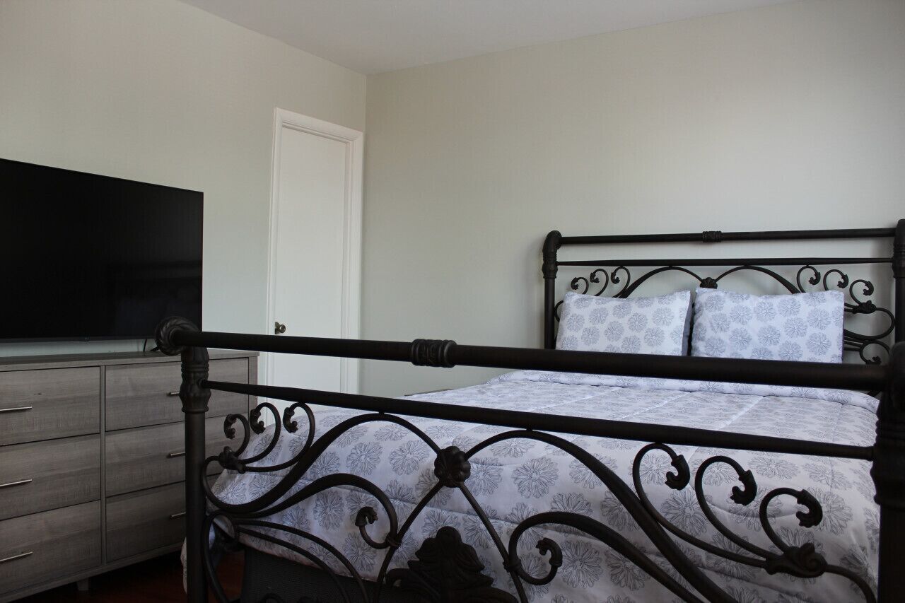Cozy 3 Bedroom/Great Location! Parking incl.