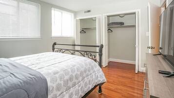 3 bedrooms, iron/ironing board, free WiFi, bed sheets