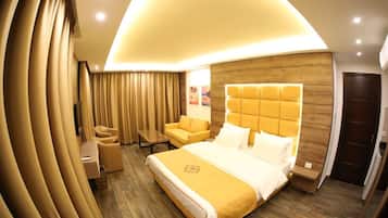 Deluxe Room | 1 bedroom, in-room safe, free WiFi