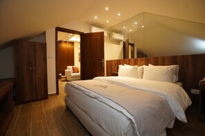 Deluxe Room | In-room safe, free WiFi - Batroun Boutique suites (Batroun)