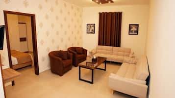 Deluxe Room | Living area | Flat-screen TV, heated floors