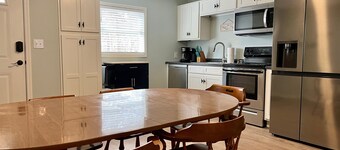 Large yard and patio, lake view, hi speed WiFi,  2