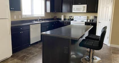 Spacious 2 Bdm close to Airport