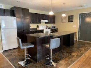 Private kitchen - Spacious 2 Bdm. Accessible.
(Regina)