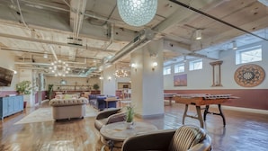 Games room - 1BR Downtown Loft - Skyline Views & Free Breakfast (Dallas)