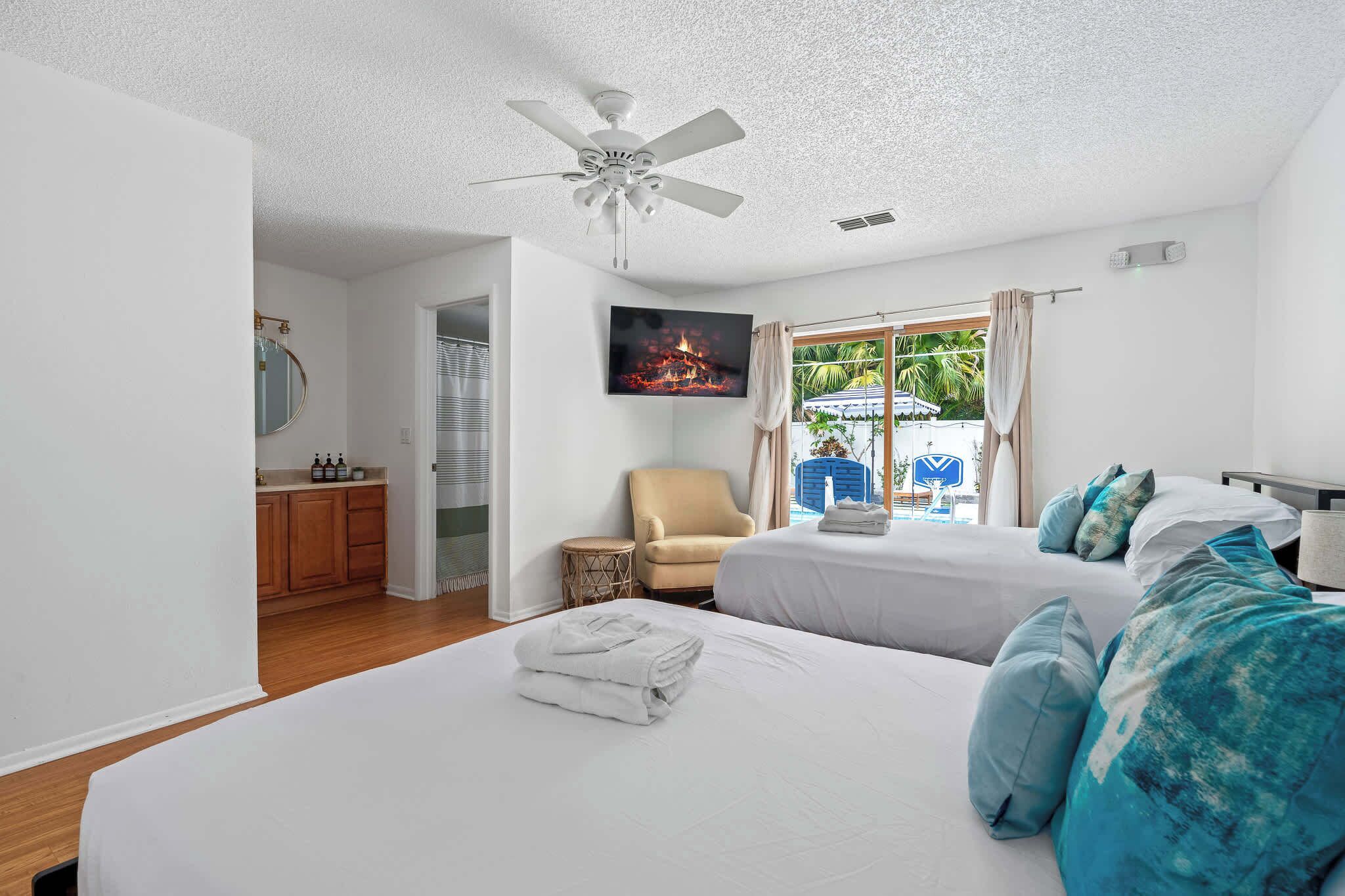 3 slaapkamers, een strijkplank/strijkijzer, reisbedje, wifi