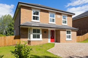 House | Exterior - Field View 5-bed House - Free Parking (Burton on Trent)