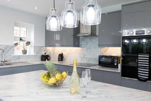 House | Private kitchen | Fridge, microwave, oven, stovetop