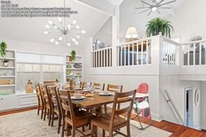 Dining - 3min walk to private beach access, saltwater spa & pool (Destin)