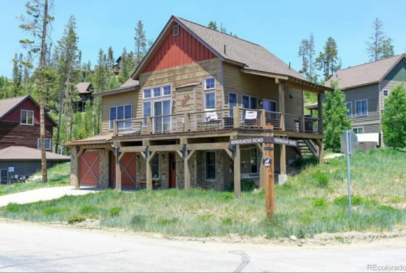 Winter Park Chalet w/private hot tub, bus & bike