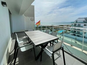 تناول الطعام بالخارج