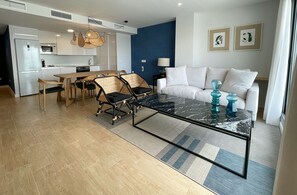 TV - Holiday Apartment 'Atico Duna Beach' with Sea View & Wi-Fi (Torrox)