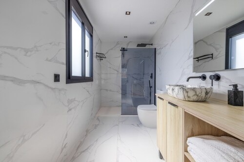 'La  Villa Del Roc' with Private Pool, Wi-Fi and Air Conditioning
