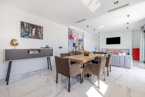 Dining -  'La  Villa Del Roc' with Private Pool, Wi-Fi and Air Conditioning (Roda de Bara)