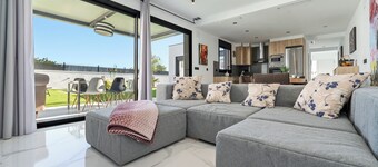 'La Villa Del Roc' avec piscine privée, Wi-Fi et climatisation