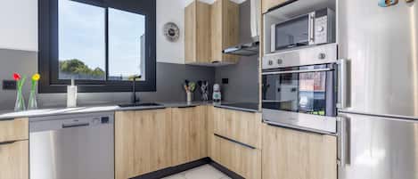 Fridge, microwave, oven, stovetop