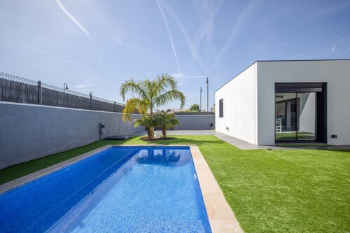 'La  Villa Del Roc' with Private Pool, Wi-Fi and Air Conditioning
