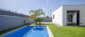  'La  Villa Del Roc' with Private Pool, Wi-Fi and Air Conditioning