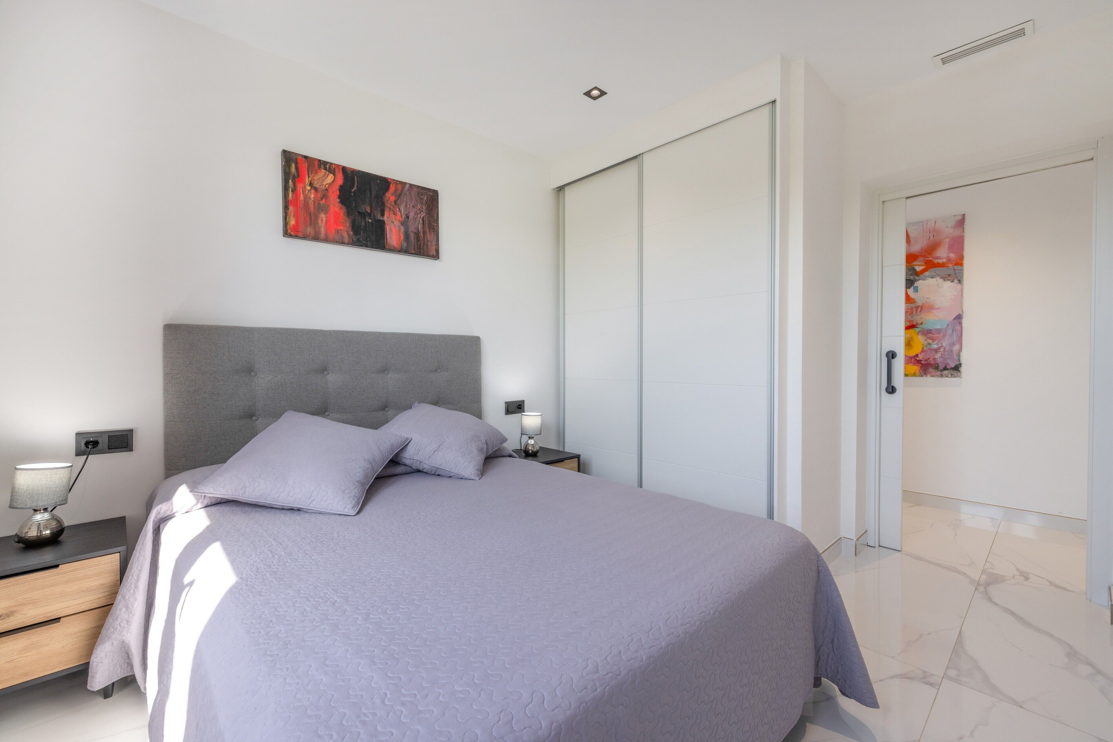 3 slaapkamers, een strijkplank/strijkijzer, gratis wifi, beddengoed