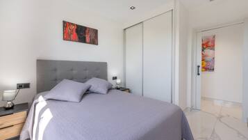 3 slaapkamers, een strijkplank/strijkijzer, gratis wifi, beddengoed