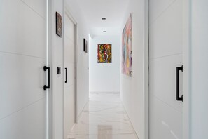 Interior -  'La  Villa Del Roc' with Private Pool, Wi-Fi and Air Conditioning (Roda de Bara)