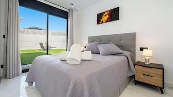 3 bedrooms, iron/ironing board, free WiFi, bed sheets