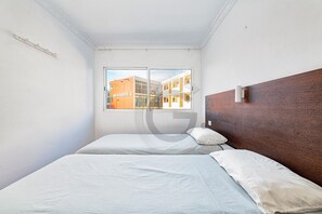 2 habitaciones, tabla de planchar con plancha y wifi gratis 