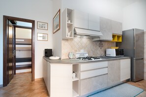 Fridge, microwave, stovetop, coffee/tea maker