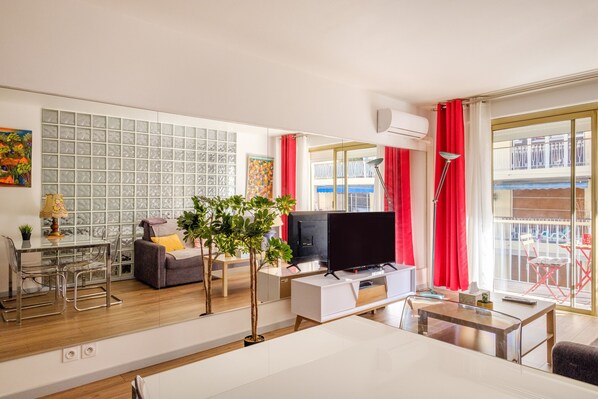 TV - Luxury apartment in Cannes – Ideal for a relaxing getaway (Cannes)