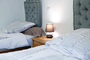 2 slaapkamers, een strijkplank/strijkijzer, gratis wifi, beddengoed